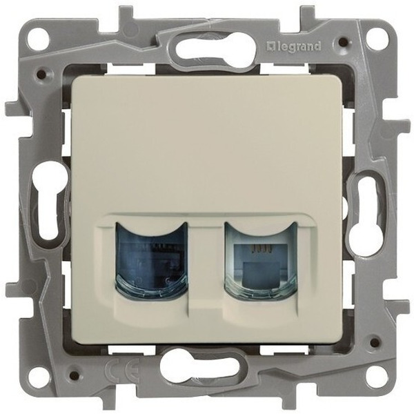 Розетка Legrand Etika 672355