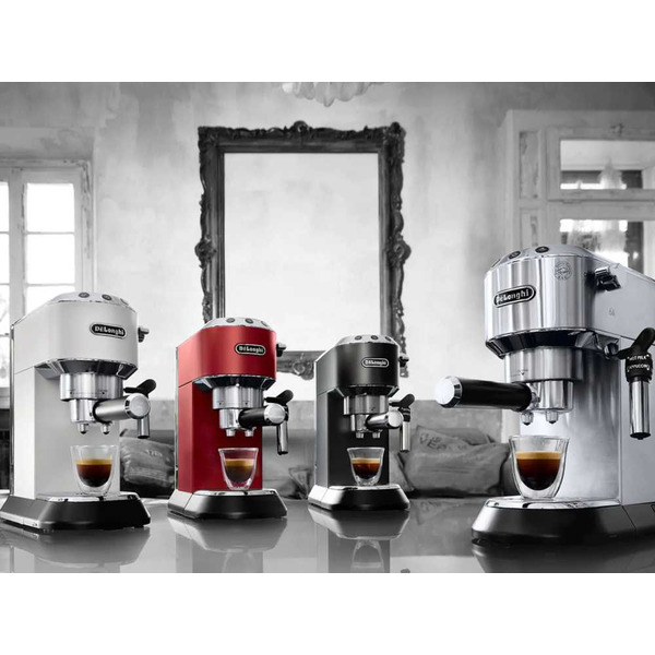Кофеварка DeLonghi EC685.BK