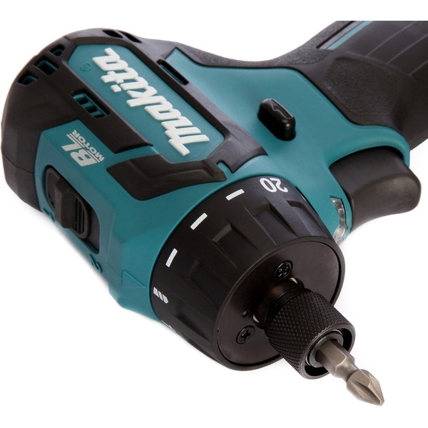 Шуруповерт MAKITA DF032DWME