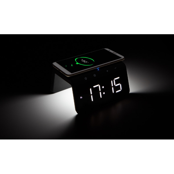 Часы-будильник с быстрой беспроводной зарядкой и ночником EVOLUTION QWC-102 (черный)