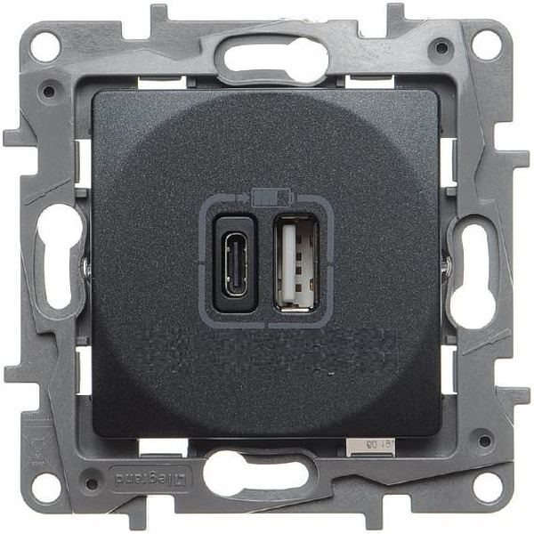 Розетка Legrand Etika 672636