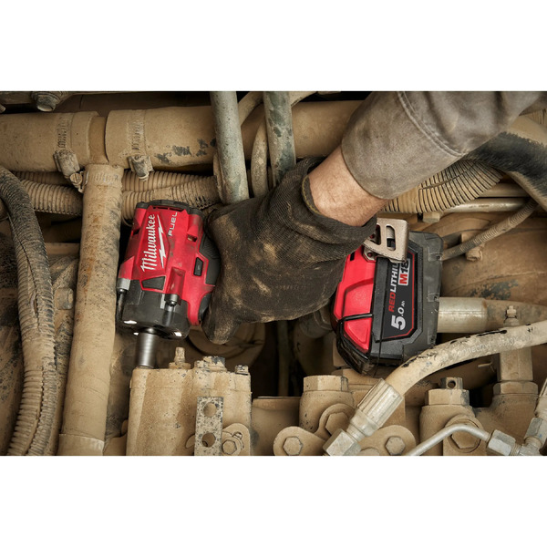 Гайковерт Milwaukee M18 FIW2P12-502X 4933478447 (с 2-мя АКБ, кейс)