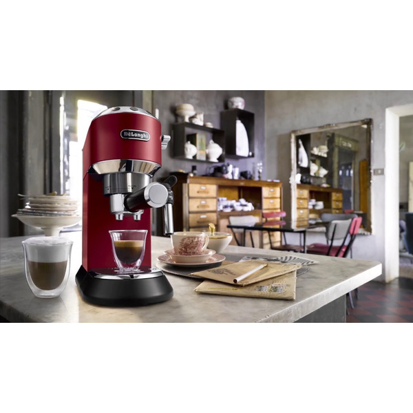 Кофеварка DeLonghi EC685.M
