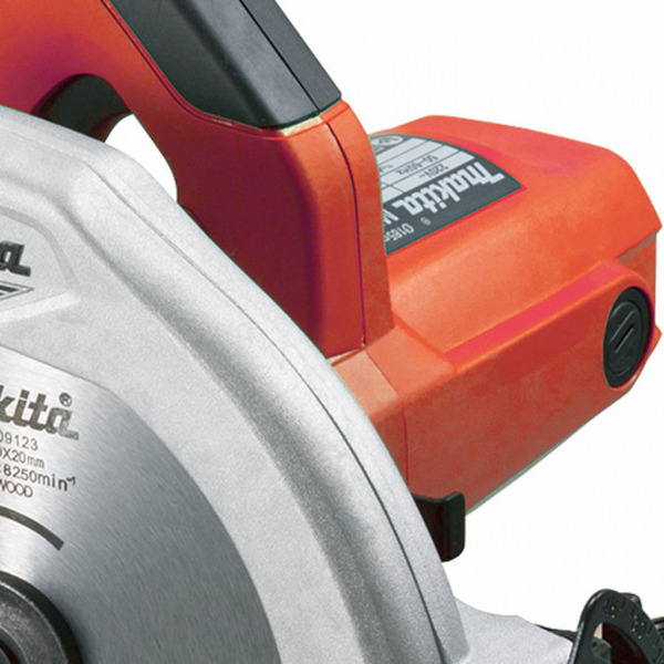 Дисковая пила Makita M5802