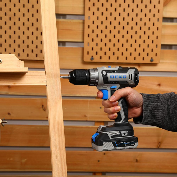 Дрель-шуруповерт Deko DKCD20V One + Set 63 083-1038 (с 2-мя АКБ, кейс)