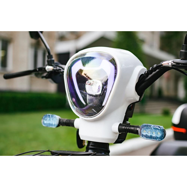 Электроскутер AVM Delta (белый)