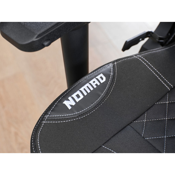 Игровое кресло Evolution Nomad (черный/белый)