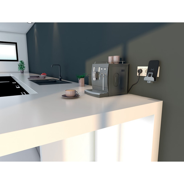 Беспроводное зарядное устройство Legrand Etika 672437