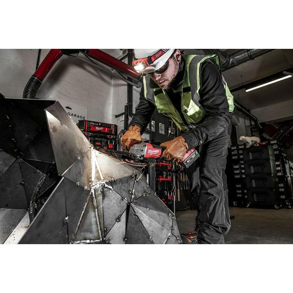 Угловая шлифмашина Milwaukee M18 FSAG125XB-0X Fuel 4933478433 (без АКБ, кейс)