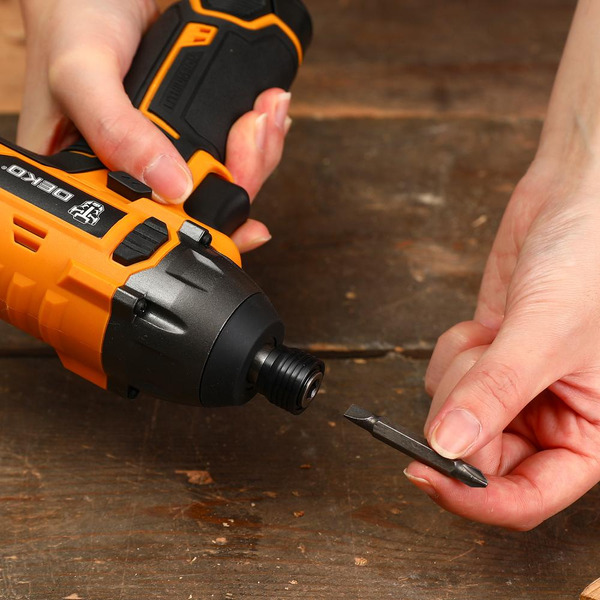 Винтоверт Deko DKIS12-Li (063-4105)