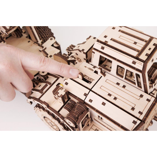 Механическая сборная модель EWA Самосвал-землевоз МоАЗ 75053