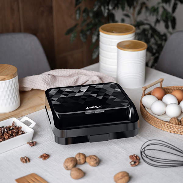 Сэндвичница ARESA AR-1207