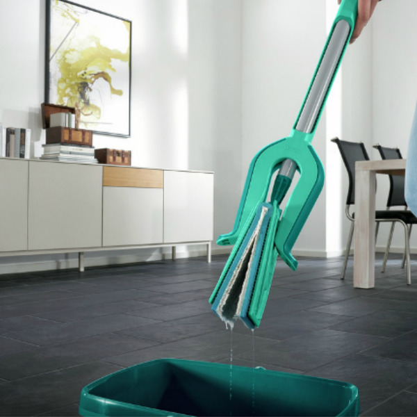 Швабра с телескопической ручкой и отжимом Leifheit Picobello Plus M (57029)