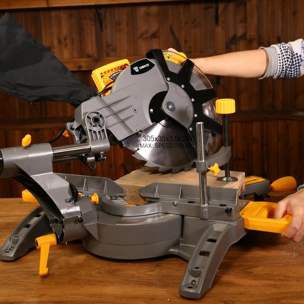 Пила Deko DKMS2500-305 Laser (063-4316)