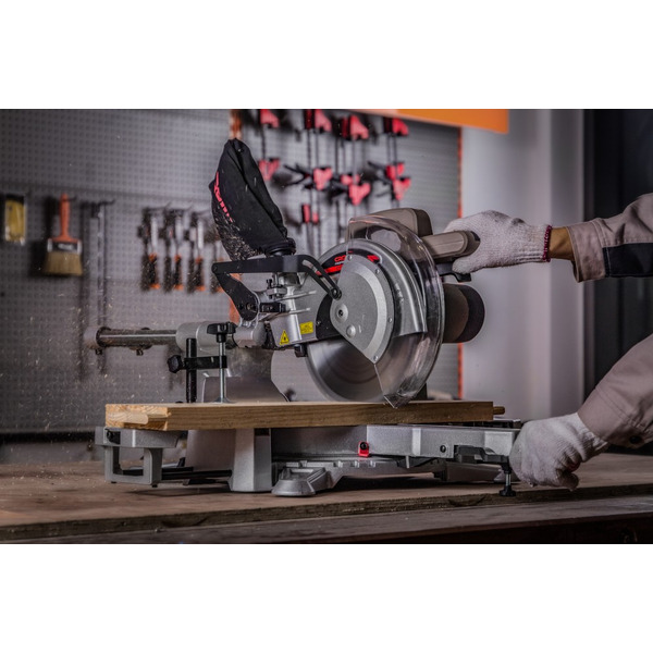 Пила торцовочная CROWN CT15233P