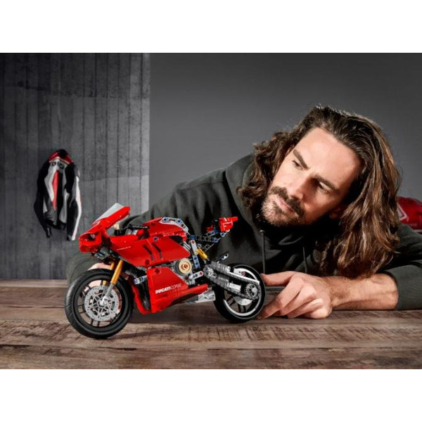 Конструктор LEGO Technic 42202 Мотоцикл Ducati Panigale V4 S