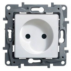 Розетка Legrand Etika 672234