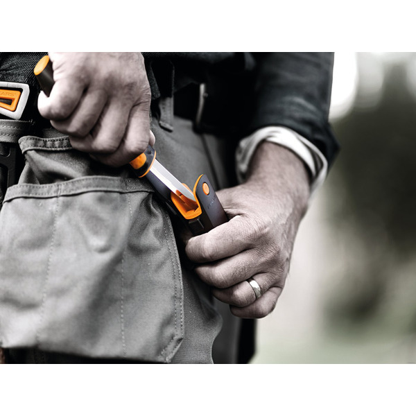 Нож бытового назначения с точилкой FISKARS (1023618)