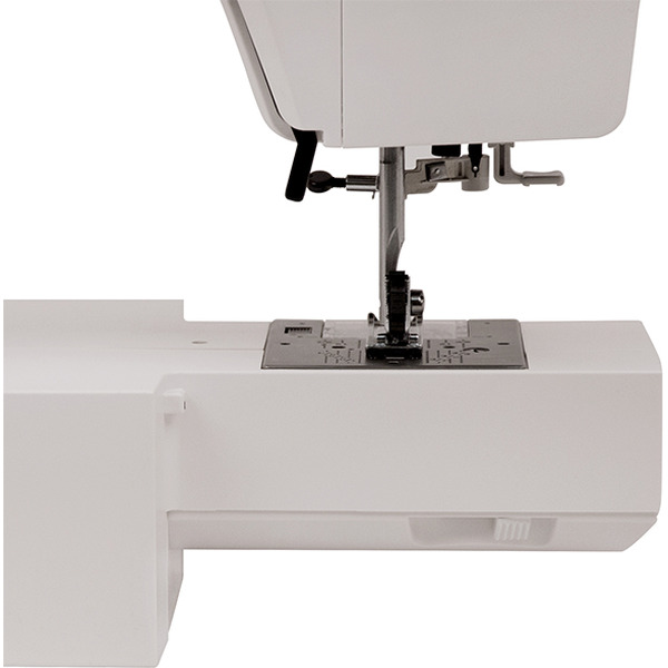 Швейная машина Janome Clio 320