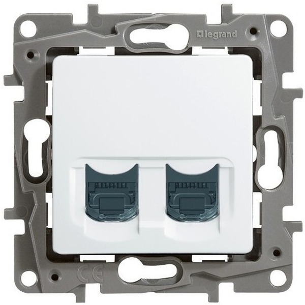 Розетка Legrand Etika 672255