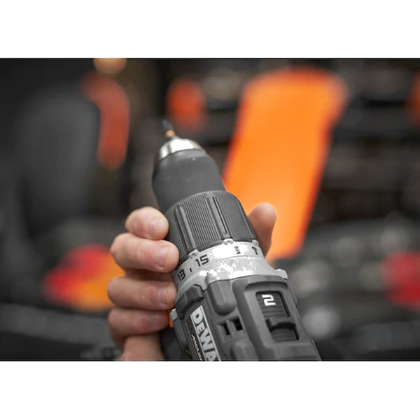 Ударная дрель-шуруповерт DeWalt DCD85MP2T (с 2-мя АКБ, кейс)