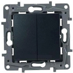 Переключатель Legrand Etika 672612