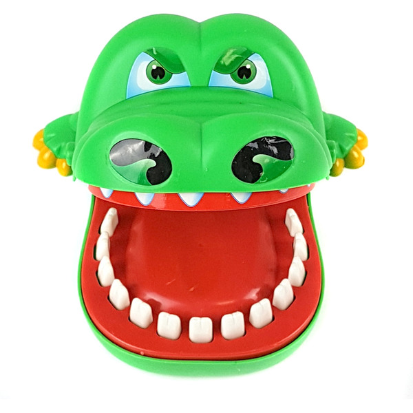 Настольная игра QUNXING TOYS Крокодил-дантист 2205