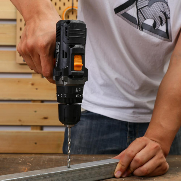 Дрель-шуруповерт Deko GCD12DU3 SET4 063-4038 (с 2-мя АКБ, кейс, набор оснастки)