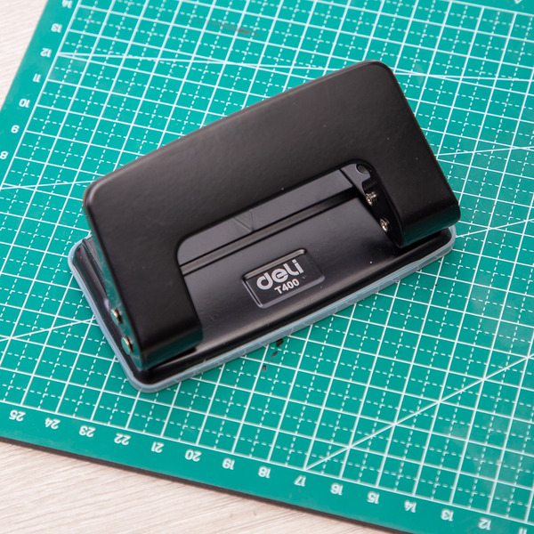 Дырокол STAR DELI ET40020