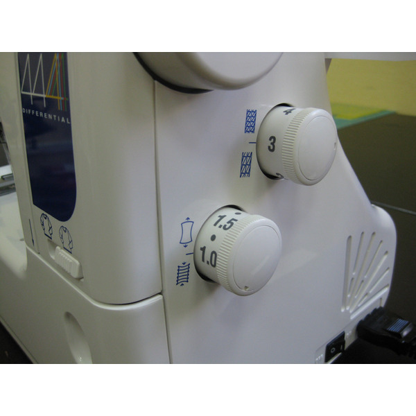 Швейная машина ELNA 444