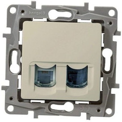 Розетка Legrand Etika 672352