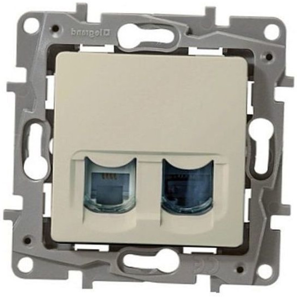 Розетка Legrand Etika 672352