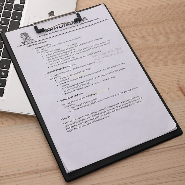 Планшет А4 DELI черный (38153B)