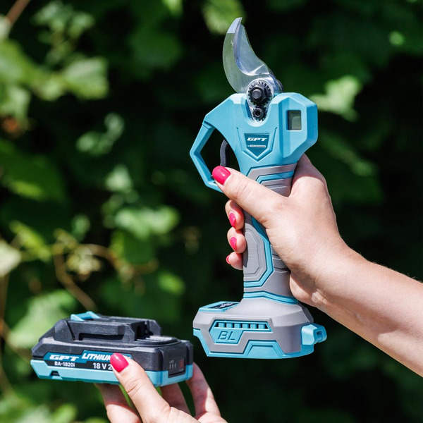 Секатор аккумуляторный GPT GBPS-M1825B12-BL