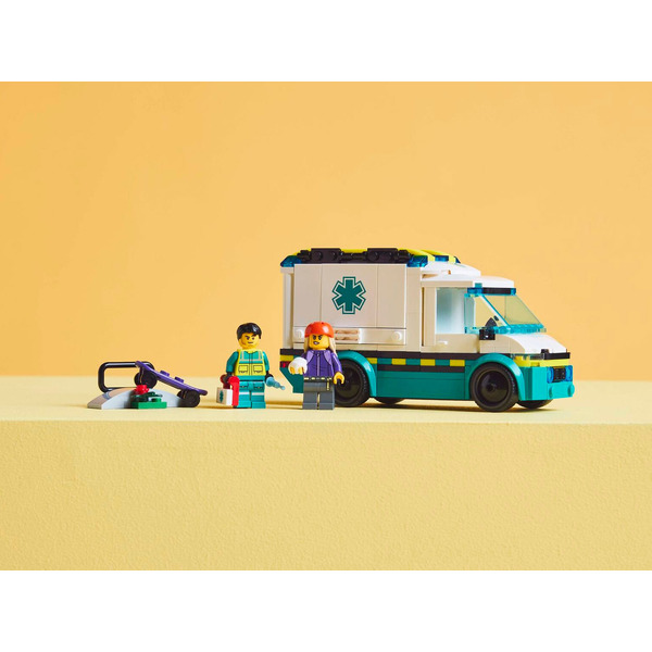Конструктор LEGO City Скорая помощь 60451