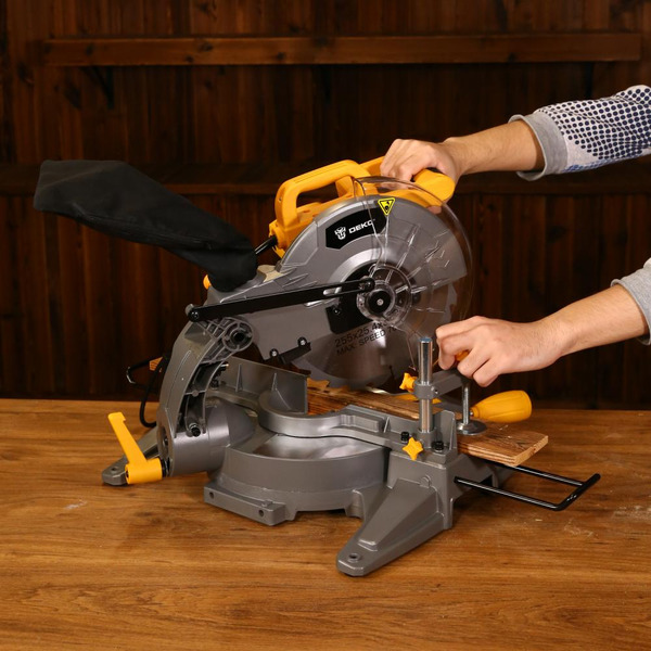 Пила Deko DKMS2000-255 Laser (063-4315)