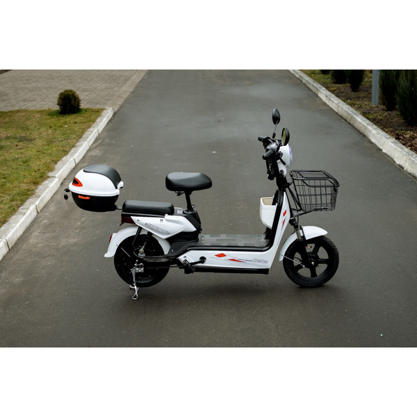 Электроскутер AVM Delta (белый)