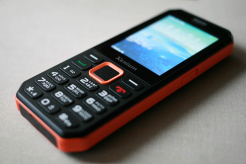 Сотовый телефон Xenium X300 зеленый камуфляж