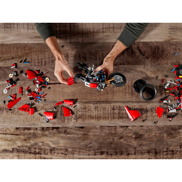 Конструктор LEGO Technic 42202 Мотоцикл Ducati Panigale V4 S
