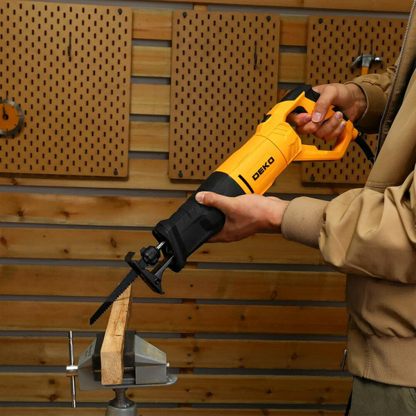 Сабельная пила DEKO DKRS1300 085-1075