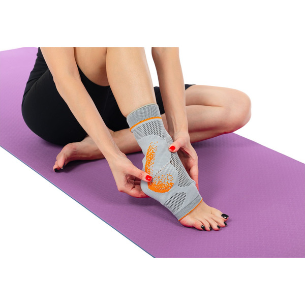 Суппорт голеностопа BRADEX SF 1030