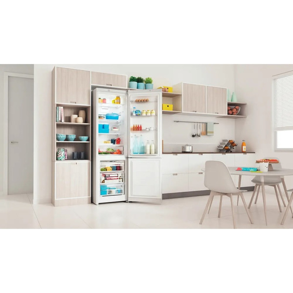 Холодильник Indesit ITR 4200 W