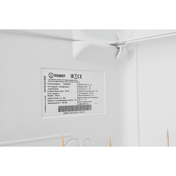 Встраиваемый холодильник Indesit IBH 20