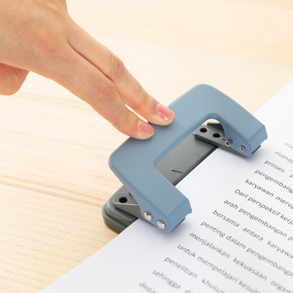 Дырокол DELI 0101