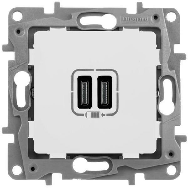 Розетка Legrand Etika 672235