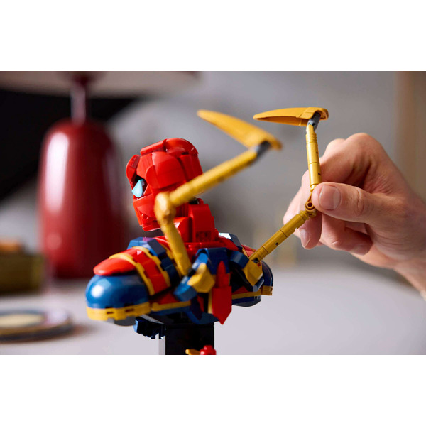 Конструктор Lego Marvel Super Heroes Бюст Железного Человека-Паука 76326