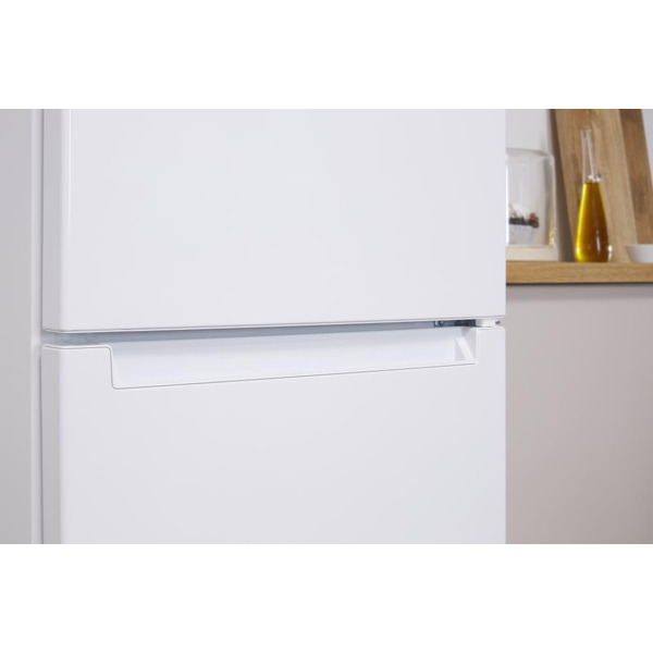 Холодильник Indesit ES 18 A