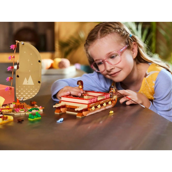 Конструктор Lego Disney Princess Моана: приключение на каноэ 43270