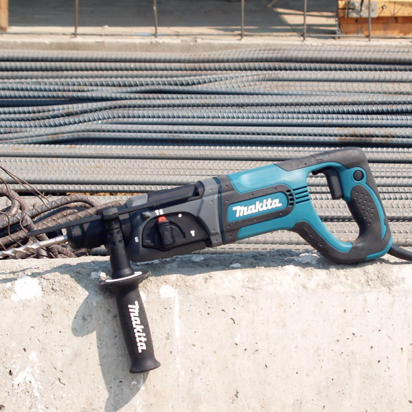 Перфоратор Makita HR2475