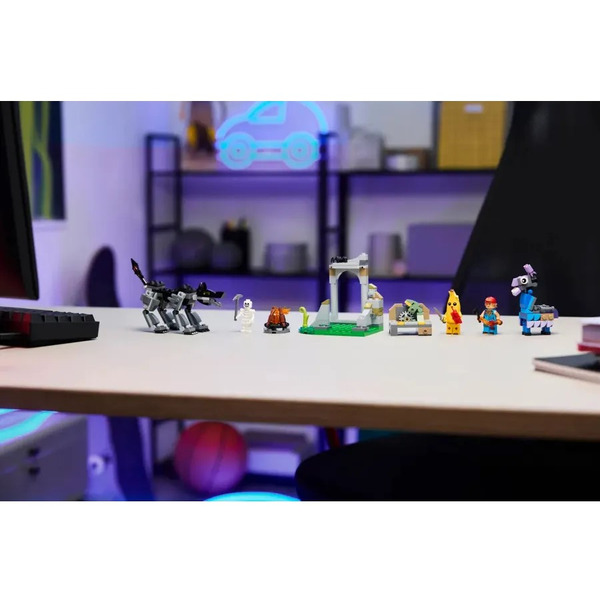 Конструктор LEGO Fortnite Лагерь Пили и Спаркплаг 77075